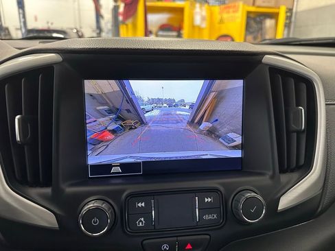 Used 2024 GMC Terrain SLT image 28