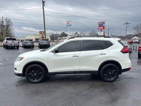 Used 2017 Nissan Rogue SV w/ Midnight Edition image 4