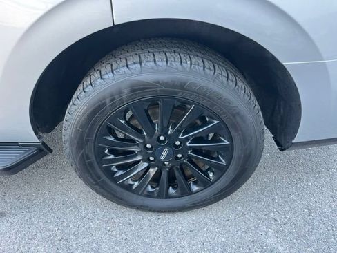 Used 2019 Lincoln Navigator Premiere AWD/4WD image 18