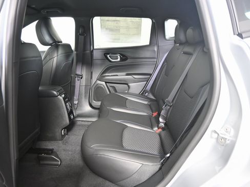 New 2026 Jeep Compass Latitude image 17