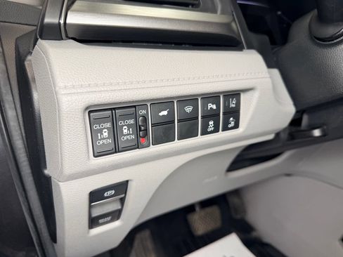 Used 2019 Honda Odyssey EX-L image 17