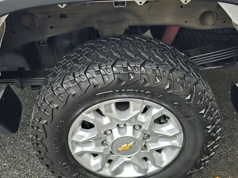 Used 2023 Chevrolet Silverado 2500 LT image 34