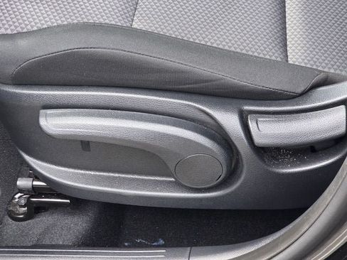 Used 2025 Kia Soul LX w/ LX Technology Package FWD image 18