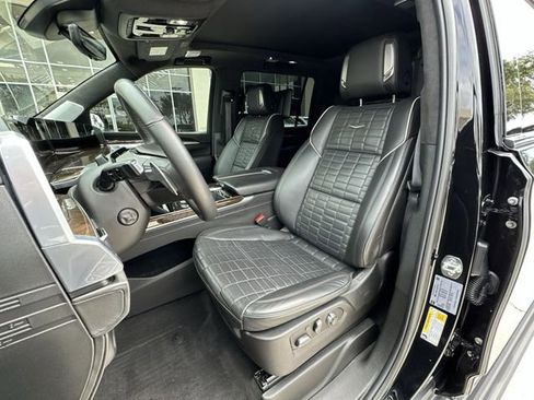 Certified 2025 Cadillac Escalade ESV Sport Platinum AWD/4WD image 19