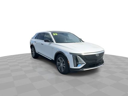 Used 2024 Cadillac Lyriq Luxury image 2