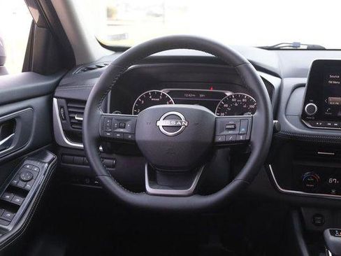 Used 2025 Nissan Rogue SV image 23