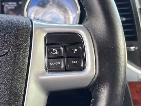 Used 2014 Chrysler 300 image 19