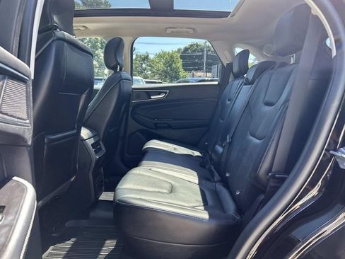 Used 2019 Ford Edge Titanium w/ Equipment Group 301A AWD/4WD image 16