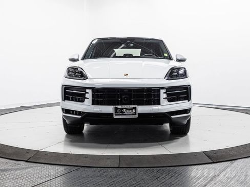 Used 2024 Porsche Cayenne S AWD/4WD image 2