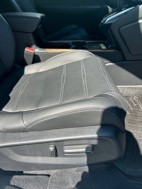 Used 2020 Honda CR-V Touring image 14