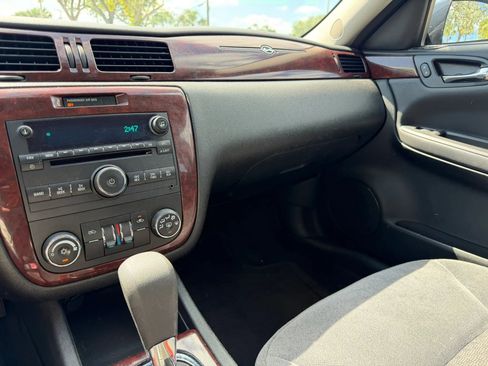 Used 2010 Chevrolet Impala LT w/ Convenience Package image 17