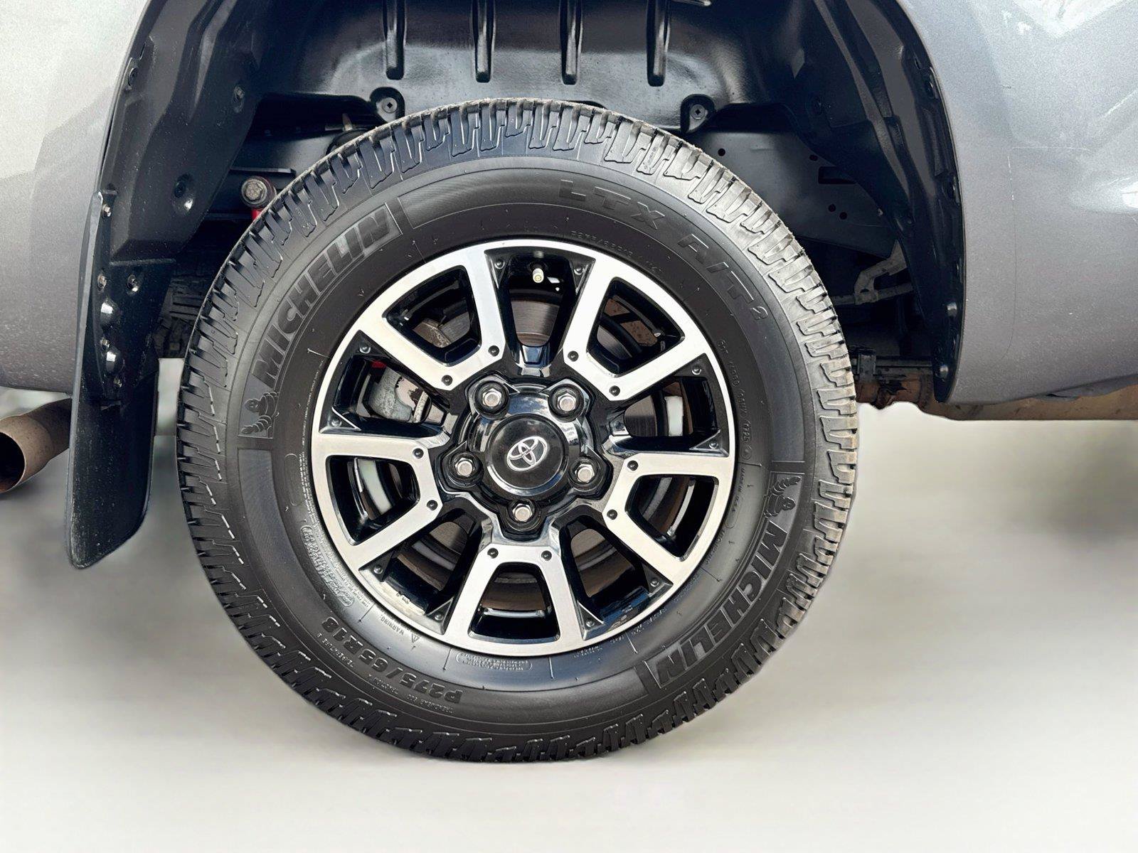 Used 2021 Toyota Tundra SR5 w/ TRD Off-Road Package AWD/4WD image 33