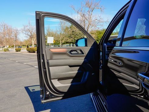 New 2026 GMC Yukon XL Denali w/ Denali Reserve Package image 17