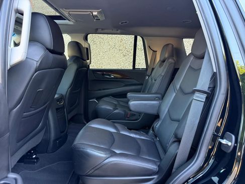 Used 2019 Cadillac Escalade Premium Luxury RWD image 12
