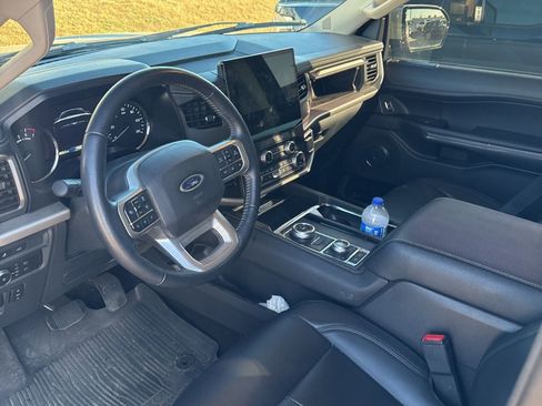 Used 2022 Ford Expedition XLT image 5