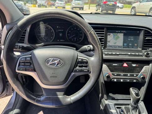 Used 2017 Hyundai Elantra Limited w/ Limited Tech Package 04 FWD image 16