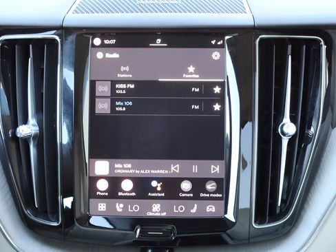 Used 2024 Volvo XC60 T8 Plus w/ Protection Package Premier AWD/4WD image 24