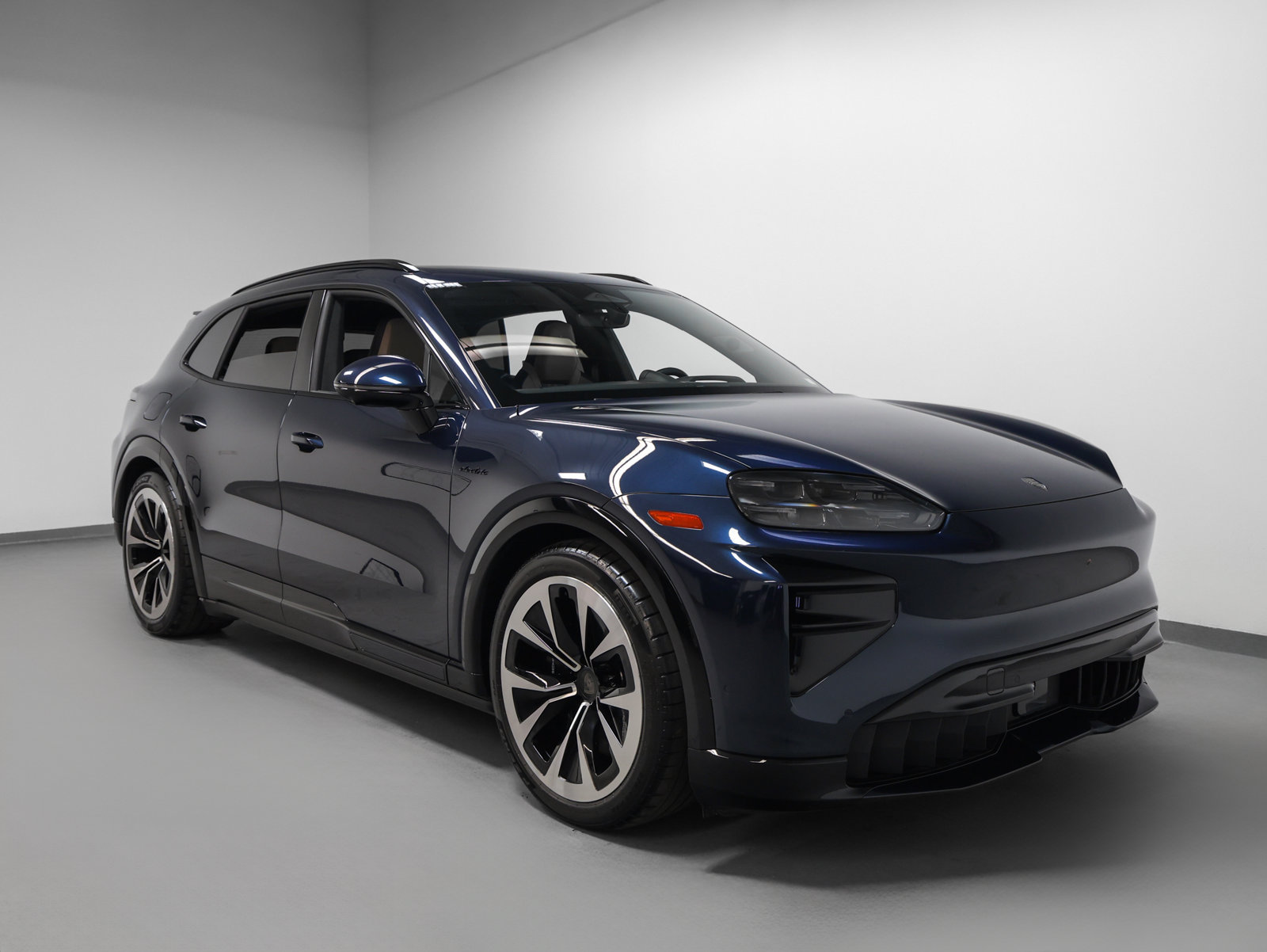Certified 2026 Porsche Cayenne Turbo AWD/4WD image 10