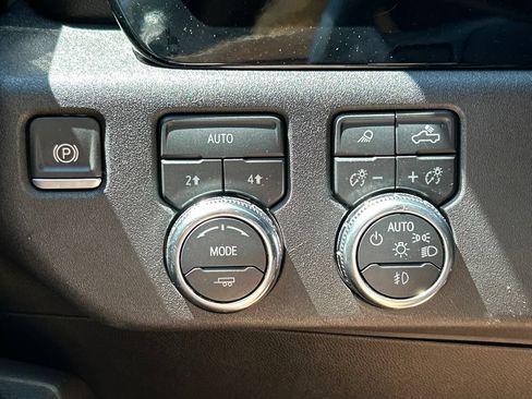 Used 2024 GMC Sierra 1500 SLT AWD/4WD image 29