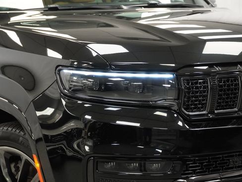 Certified 2025 Jeep Grand Wagoneer Series III w/ Rear Seat Video Group 1 AWD/4WD image 5