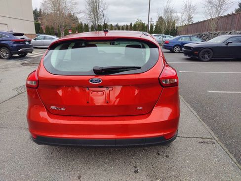 Used 2018 Ford Focus SE FWD image 4