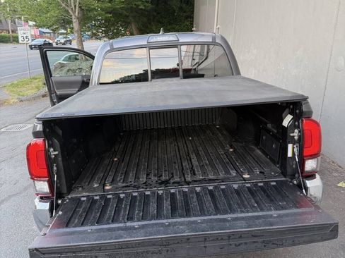 Used 2017 Toyota Tacoma SR5 w/ Tow Package AWD/4WD image 11