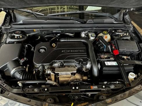 Used 2017 Chevrolet Malibu LT FWD image 33