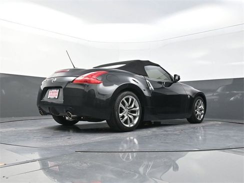 Used 2010 Nissan 370Z Touring image 29