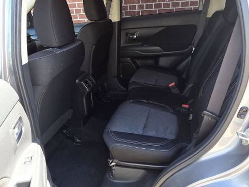 Used 2020 Mitsubishi Outlander SE AWD/4WD image 10