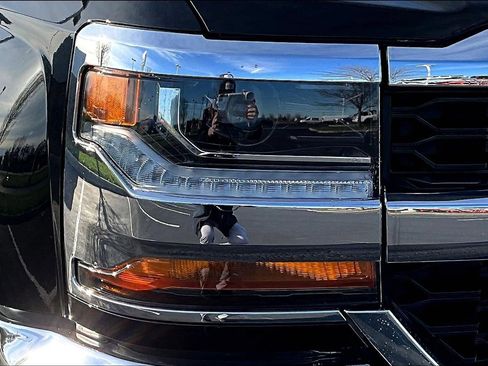 Used 2018 Chevrolet Silverado 1500 LT w/ All Star Edition image 33