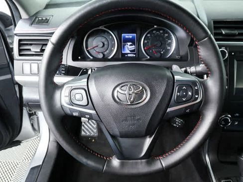 Used 2016 Toyota Camry SE image 8