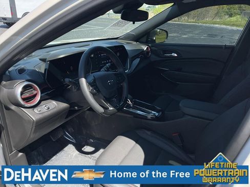 Used 2026 Chevrolet Trax RS w/ Sunroof Package FWD image 11