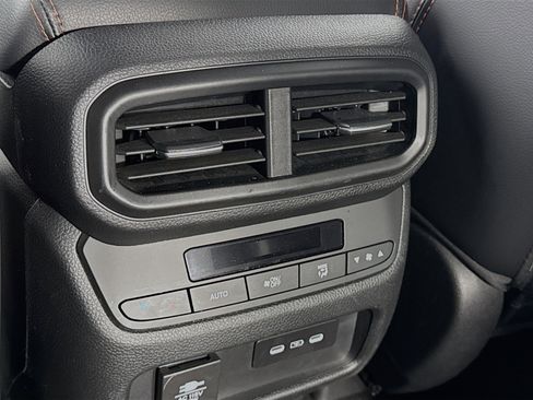 Used 2024 Honda Pilot TrailSport image 25