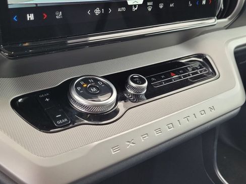Used 2025 Ford Expedition Active AWD/4WD image 20