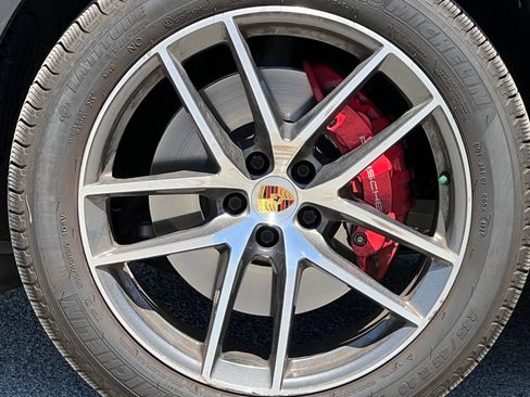 Certified 2022 Porsche Macan S AWD/4WD image 12