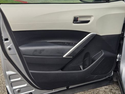 Used 2025 Toyota Corolla Cross L FWD image 10
