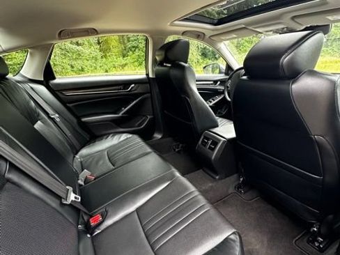 Used 2018 Honda Accord Touring image 18