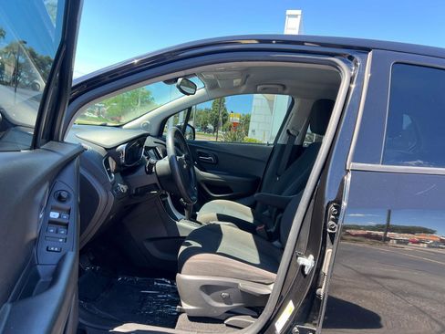 Used 2020 Chevrolet Trax LS w/ Tint and Cruise Package FWD image 15
