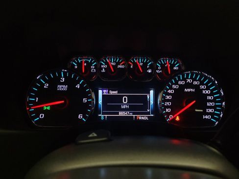 Used 2018 Chevrolet Suburban Premier RWD image 23