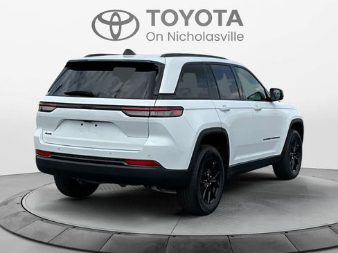 Used 2025 Jeep Grand Cherokee Altitude image 5