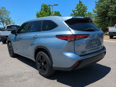 Used 2023 Toyota Highlander XLE FWD image 4
