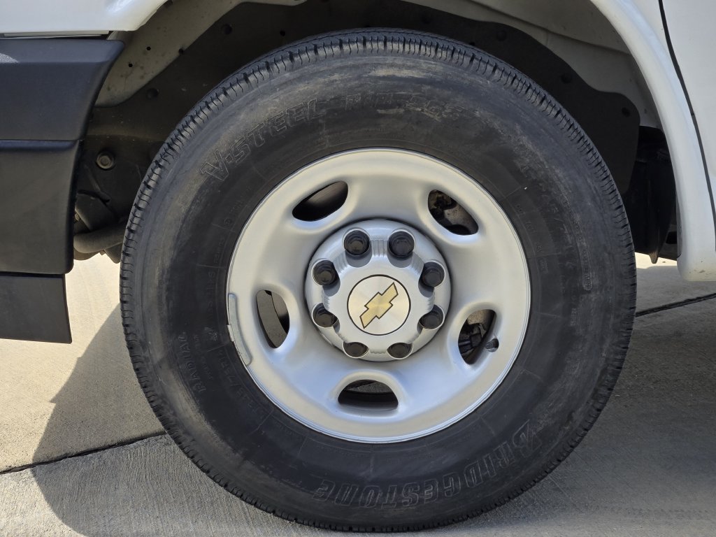 Used 2024 Chevrolet Express 3500 Extended RWD image 12