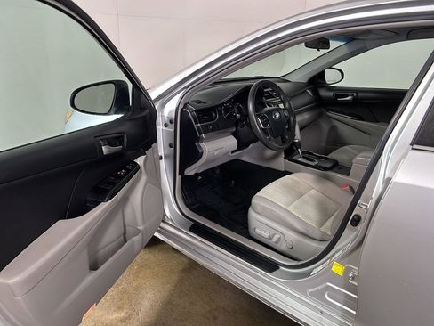 Used 2014 Toyota Camry LE FWD image 2