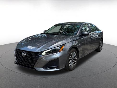 Used 2026 Nissan Altima 2.5 SV FWD image 3