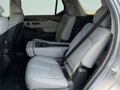 Certified 2025 Honda Pilot Touring image 12
