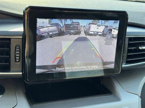 Used 2022 Ford Explorer XLT w/ Equipment Group 202A image 16