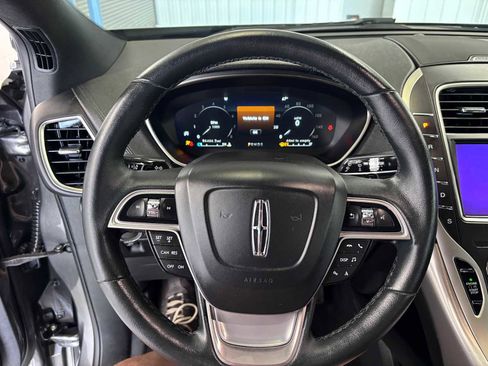 Used 2019 Lincoln Nautilus Premier AWD/4WD image 21