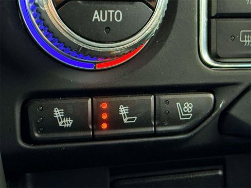 Used 2022 GMC Yukon XL SLT w/ SLT Luxury Package image 26