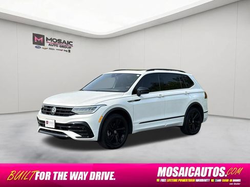 Used 2023 Volkswagen Tiguan SE R-Line AWD/4WD image 3