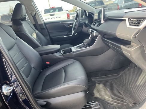 Used 2023 Toyota RAV4 XLE Premium image 31